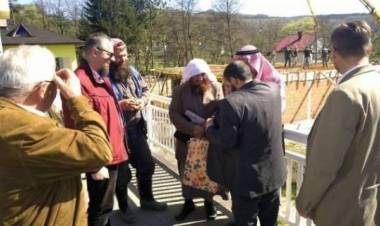 Izljevena prva ploča na džamiji u Putišu