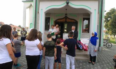 IZ osigurala torbe i školski pribor za povratničku djecu