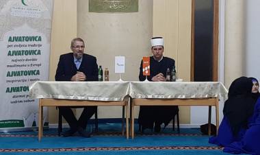 U Sulejman-begovoj džamiji održana tribina pod nazivom "Kako slijedimo Božijeg Poslanika s.a.v.s."