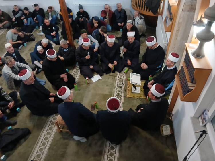 U Putišu (Stara džamija) održan centralni mevlud povodom Lejletul Mi'radža
