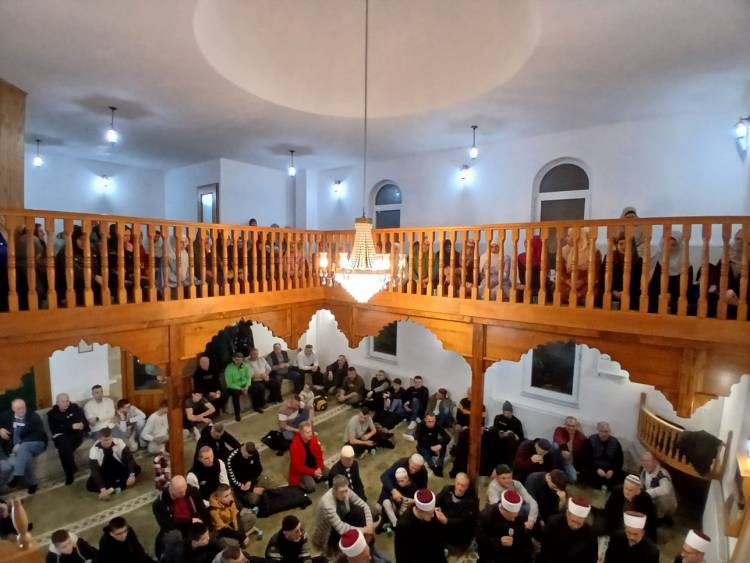 U Putišu (Stara džamija) održan centralni mevlud povodom Lejletul Mi'radža