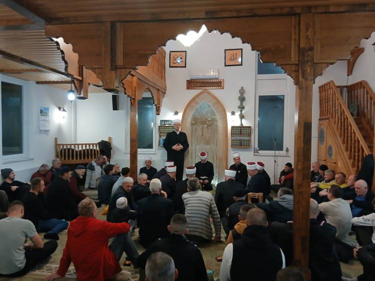 U Putišu (Stara džamija) održan centralni mevlud povodom Lejletul Mi'radža